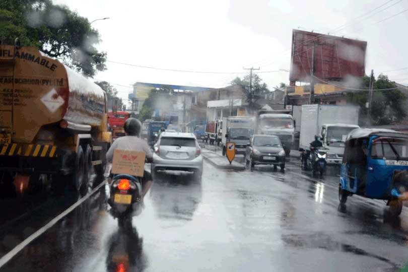 අද ප.ව. 1.00 න් පසු තඳ වැසි.