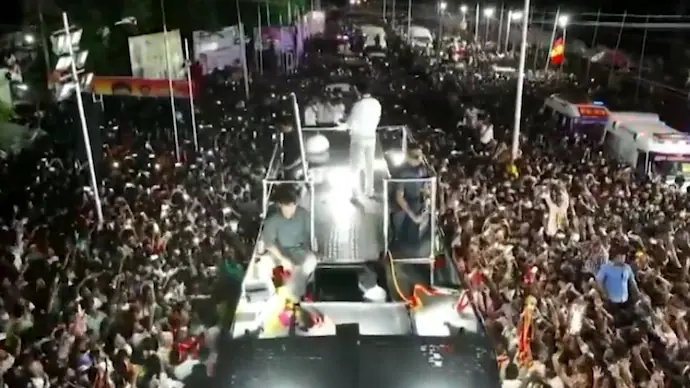 විජේගේ දේශපාලන රැලියක ‘තෙරපීමක් නිසා’ 36 දෙනෙකු මරුට