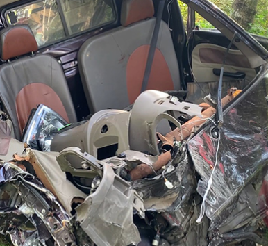 ලොරියක් බස් රථයක ගැටී සිදුවූ අනතුරකින් තිදෙනෙකු ජීවිතක්ෂයට